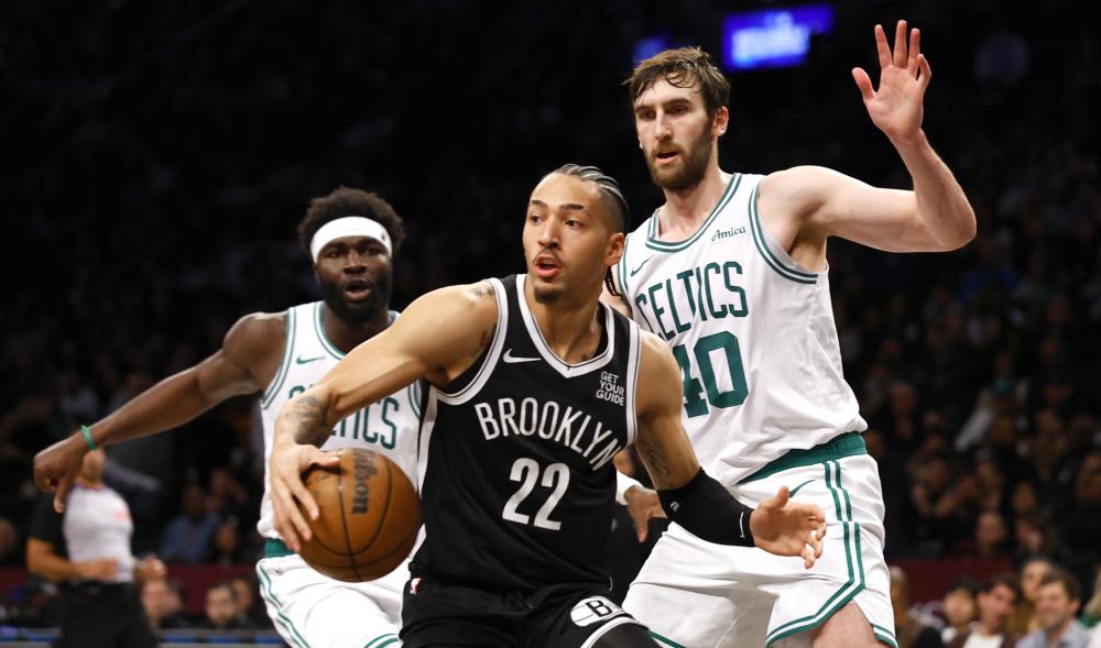 致三名主力 致三名主力